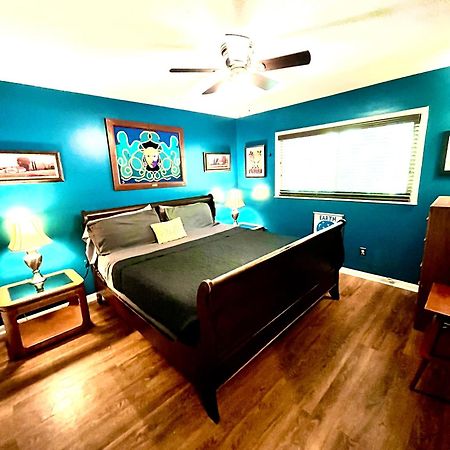 Family Friendly Downtown Home - Private Yard & Grill - Location, Location, Location! Athens Luaran gambar