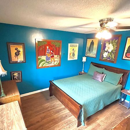 Family Friendly Downtown Home - Private Yard & Grill - Location, Location, Location! Athens Luaran gambar