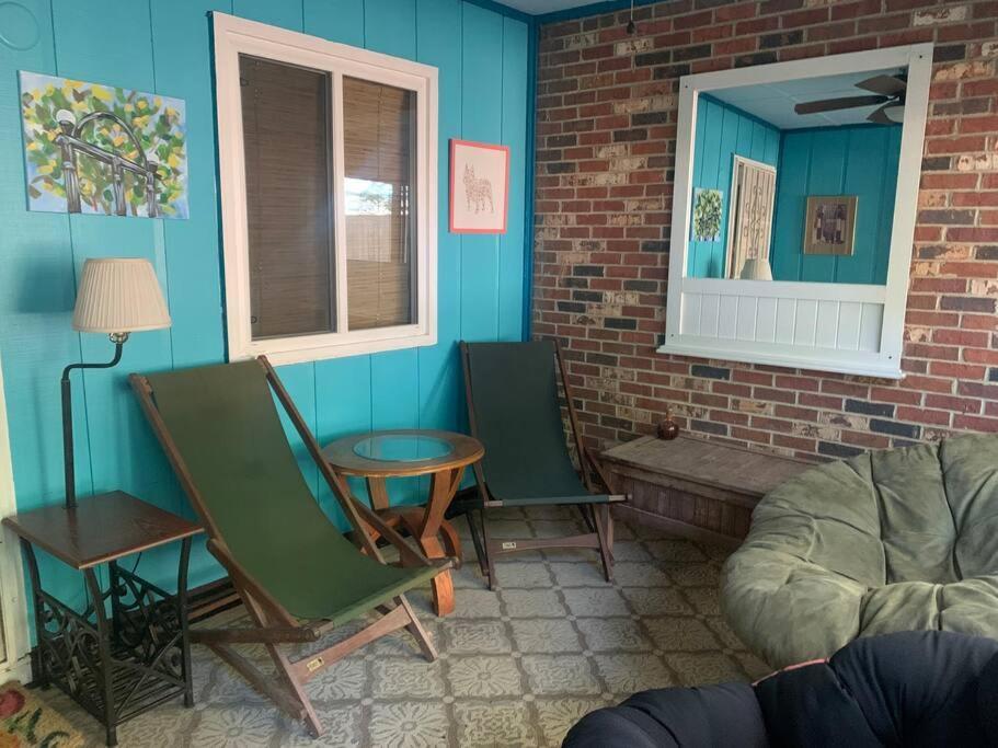 Family Friendly Downtown Home - Private Yard & Grill - Location, Location, Location! Athens Luaran gambar